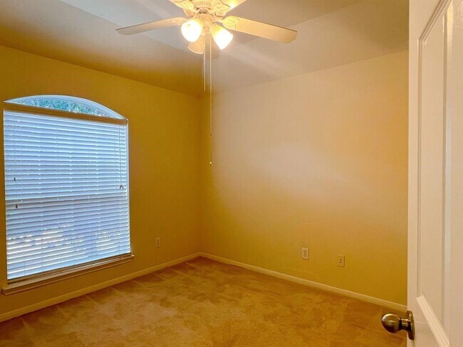 Building Photo - 18018 Timber Crossing Ln