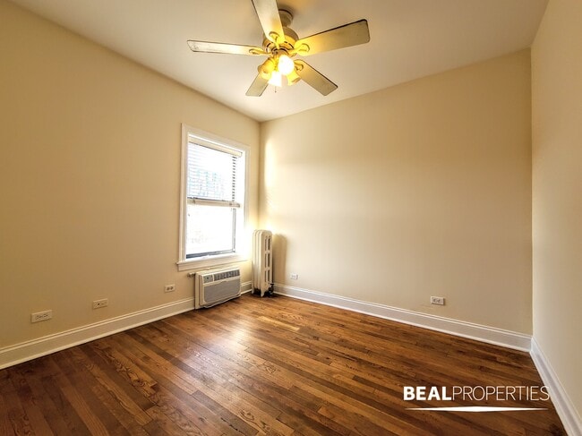 Building Photo - 744 W Addison St