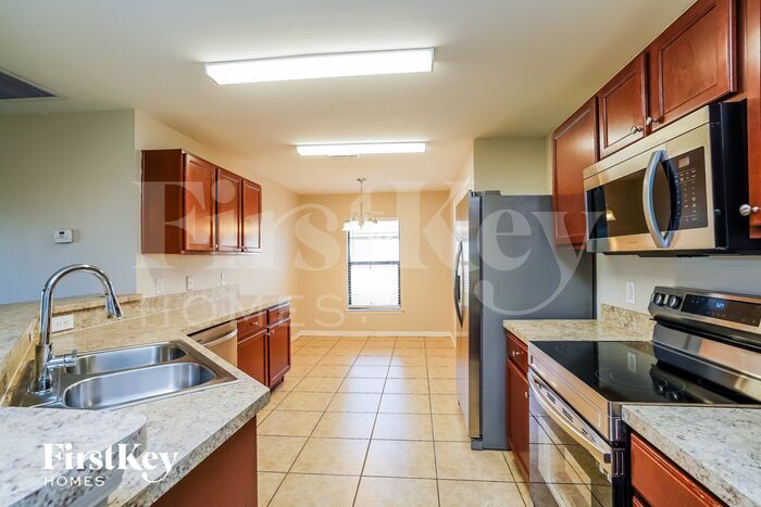 Building Photo - 716 Evening Shade Ln