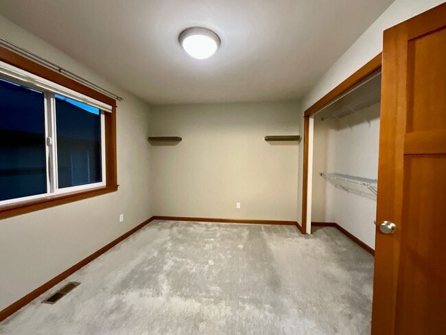 Building Photo - Beautiful 3 Bedroom Townhouse in Everett