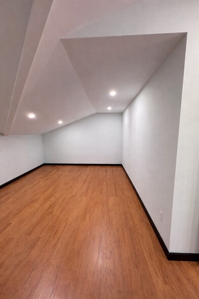 Building Photo - 833 Udall Rd