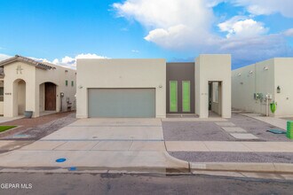 Building Photo - 10608 Hidden Palm Pl