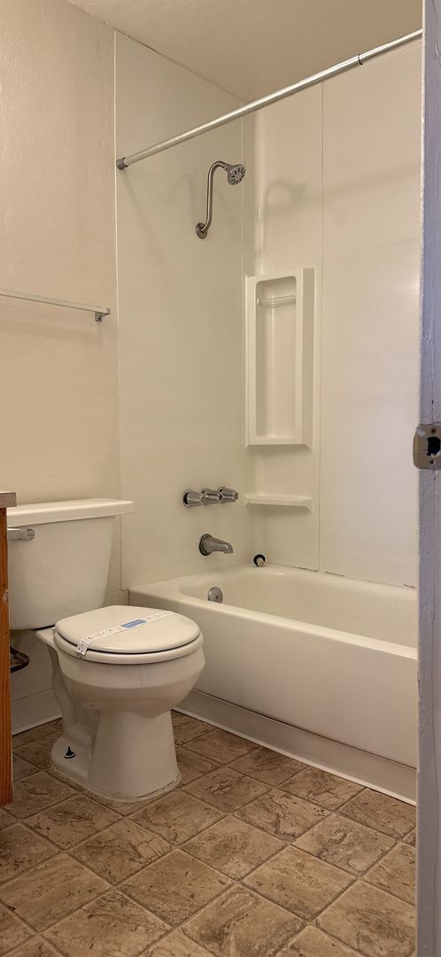 Building Photo - (905) Draper Arms Apartments - 2 Bedroom / 1 Bath