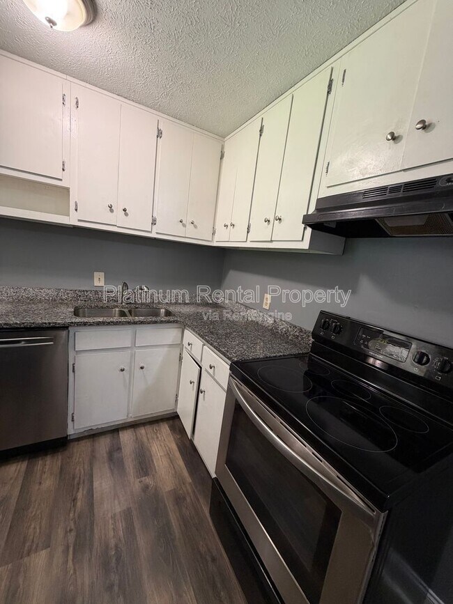 Building Photo - 1512 Waverly Way