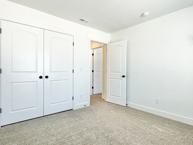Building Photo - Beautiful Poolside Townhome at The Exchange!