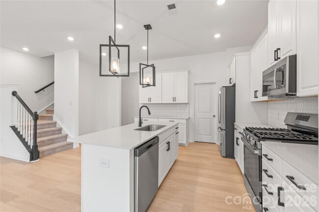 Building Photo - 204 Silver Fleet Dr