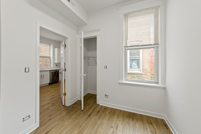 Building Photo - 1349 W Taylor St