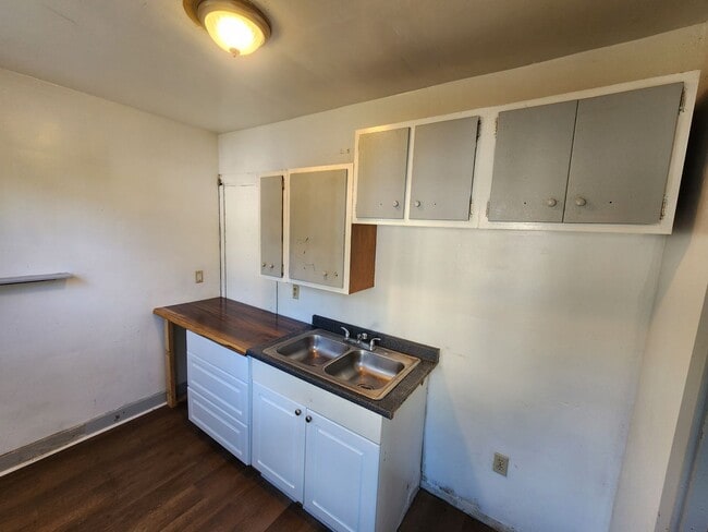 Building Photo - 4 BR home with first-floor living, new roof, and a private-feeling backyard in Lincoln Place