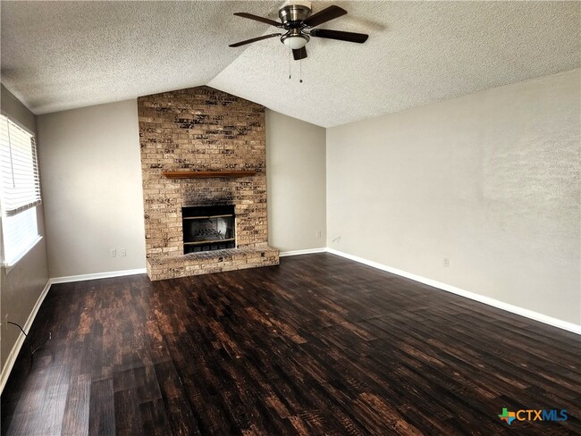Building Photo - 1509 Ronstan Dr