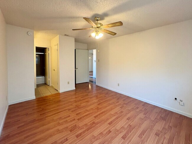 Building Photo - Move-In Ready Condo with Pool, Fireplace i...