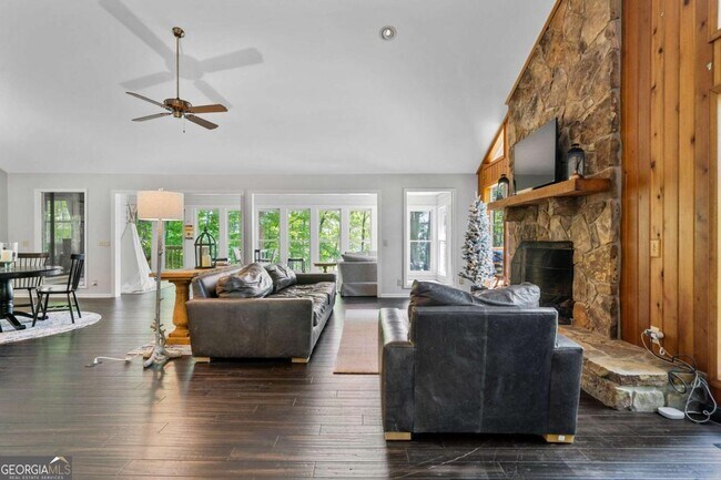 Building Photo - 180 Waterfront Dr