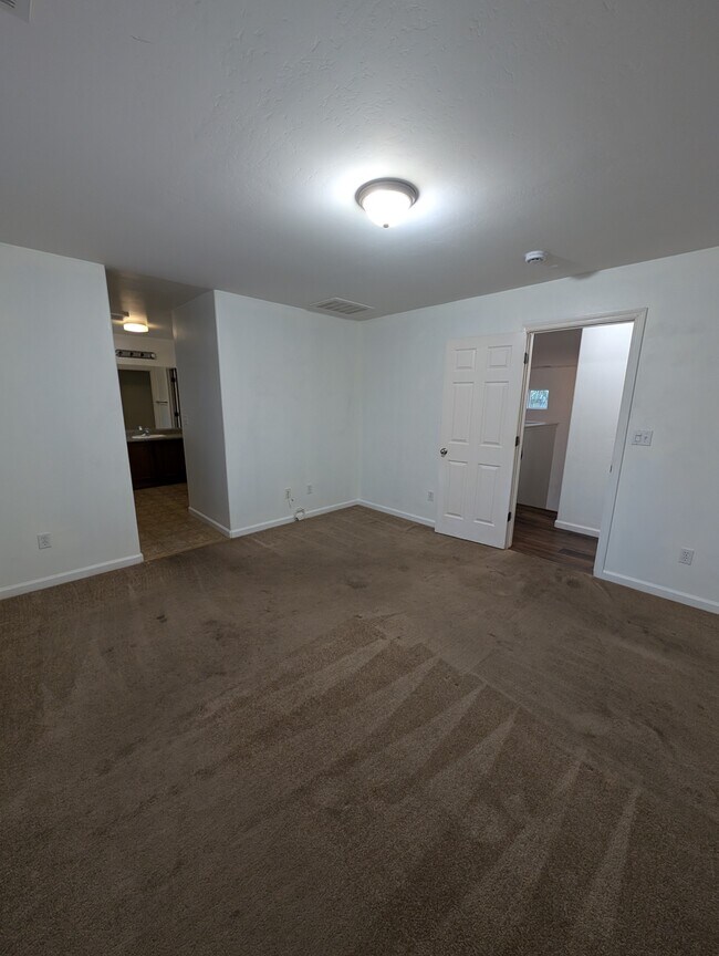 Building Photo - 3200 S Jensen Ct