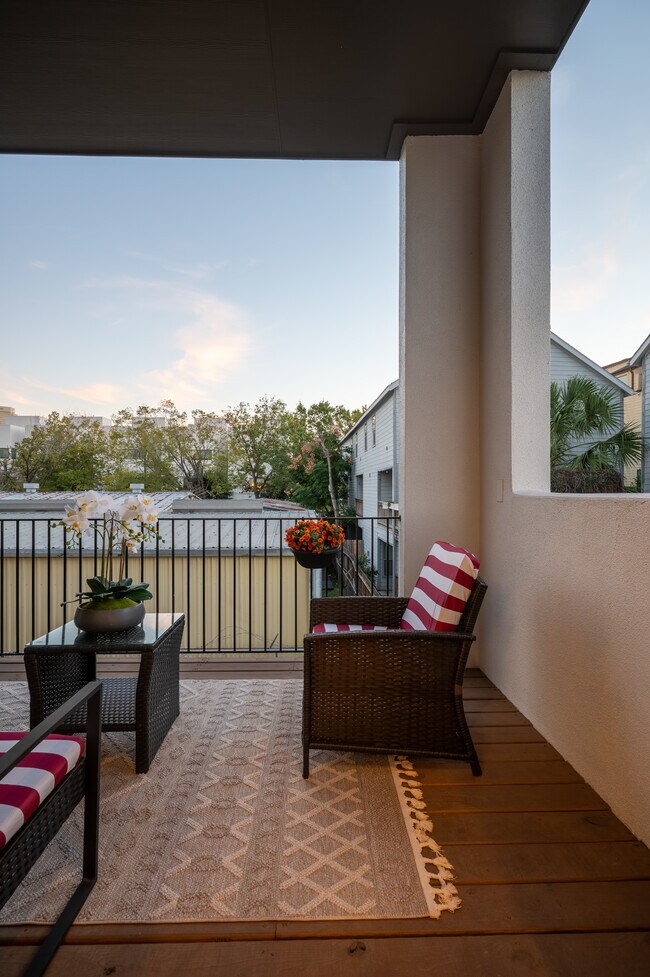 Building Photo - 913 Thompson St