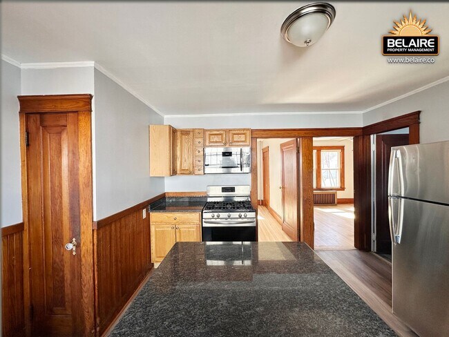 Building Photo - 107 2nd St