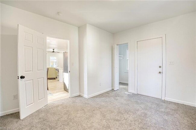 Building Photo - 910 Rugby St