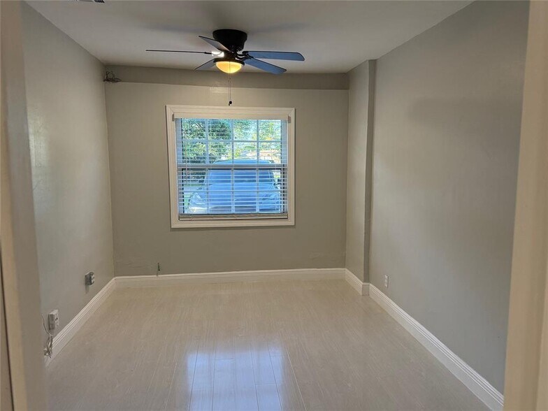 Building Photo - 1498 SW 47th Ter