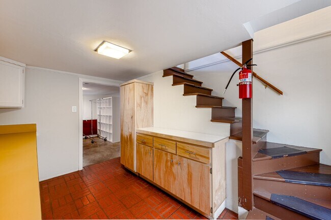 Building Photo - Coming Soon! Lovely Redwood Heights Home w...