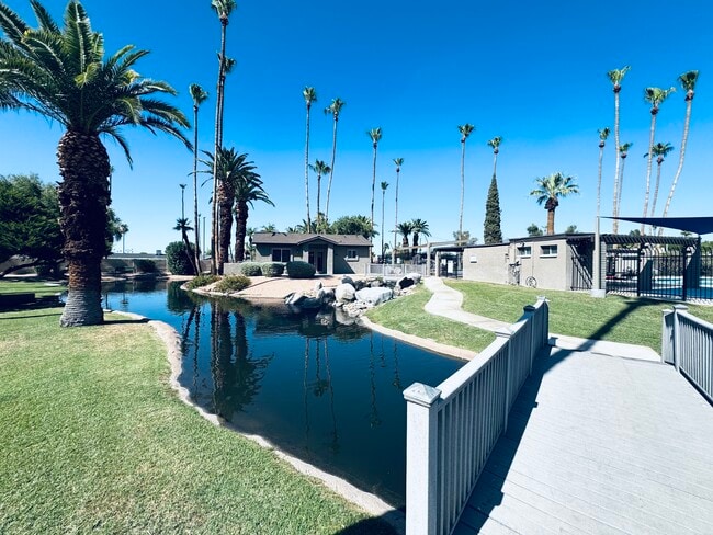 Building Photo - 2312 W Lindner Ave