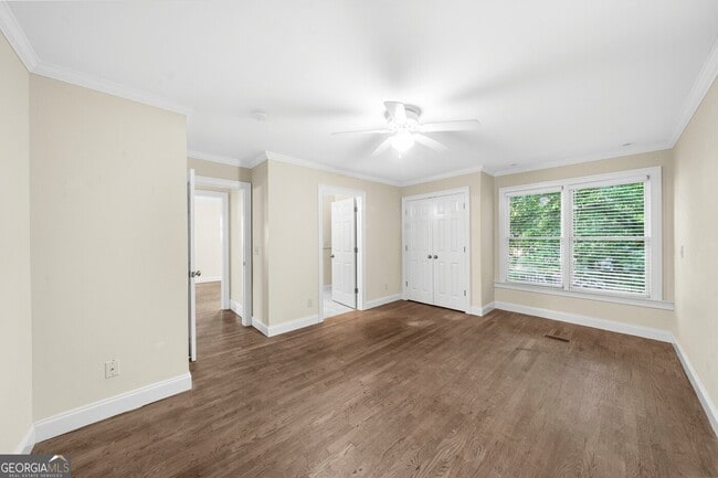 Building Photo - 1911 Fairway Cir NE