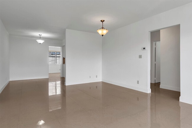 Building Photo - 1049 NW 30th Ct