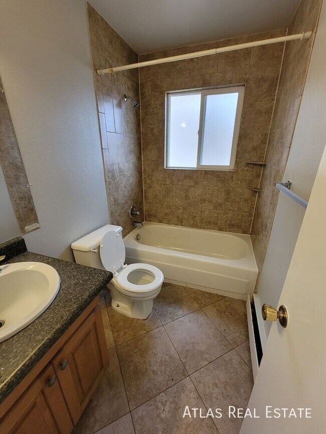 Building Photo - 2340 King St