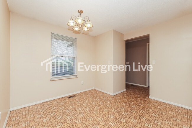 Building Photo - 4724 Stonehedge St