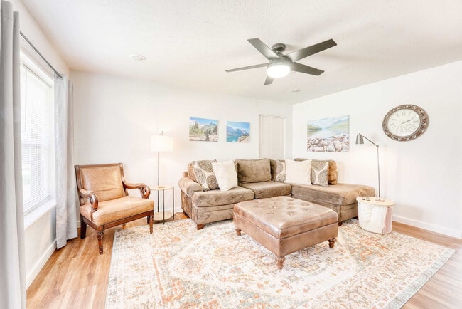 Building Photo - 1308 SE E St