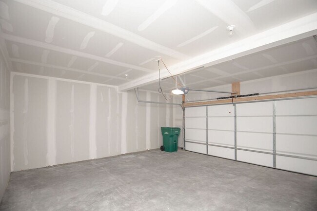 Building Photo - 720 Oregon Trail