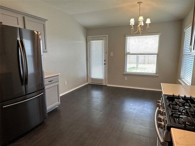 Building Photo - 1600 McDowell Bend