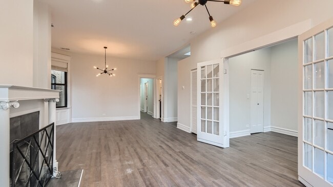 Building Photo - 4053 N Greenview Ave