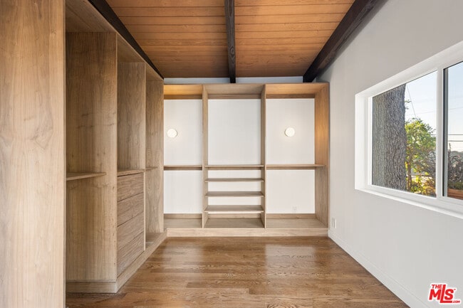 Building Photo - 2065 Kew Dr