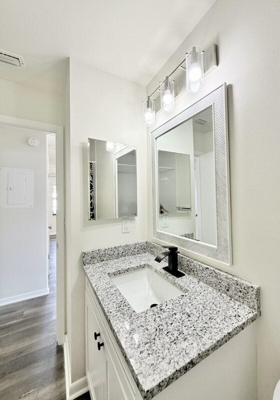 Building Photo - 5212 Peach Ave