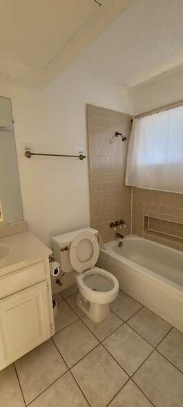 Bathroom - 643 Cimarron Trl