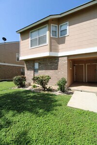 Building Photo - 933 Schertz Pkwy