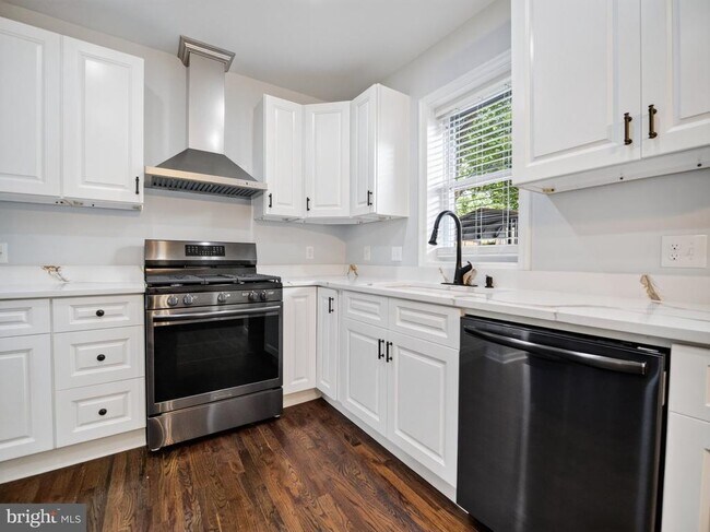Building Photo - 4107 4th St NW