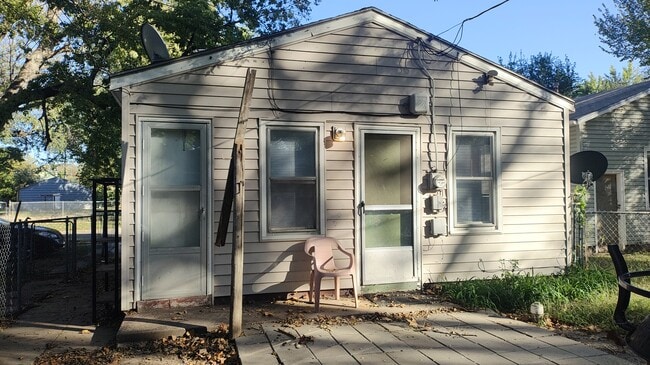 Building Photo - 1107 NW Van Buren St