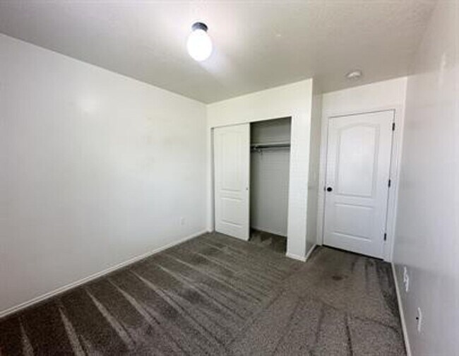 Building Photo - Charming Murray Home