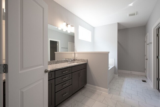 Building Photo - **LIKE NEW, EXECUTIVE HOME IN SOUGHT-AFTER LADD PARK NEIGHBORHOOD, FRANKLIN, TN**