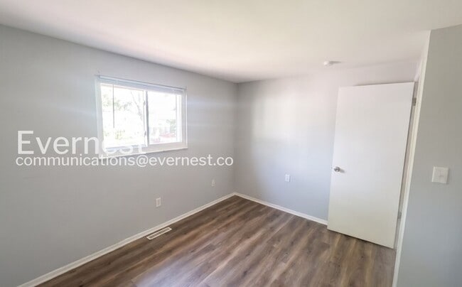 Building Photo - 5042 Bentler Dr