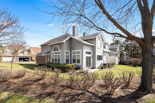 Building Photo - 1233 S Parkside Dr