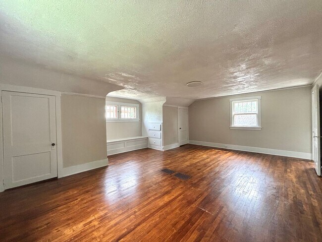 Building Photo - 819 Hoffman Ct