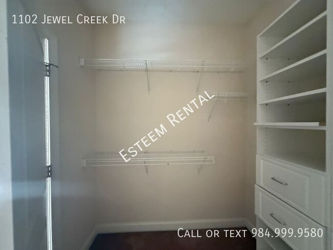 Building Photo - 1102 Jewel Creek Dr