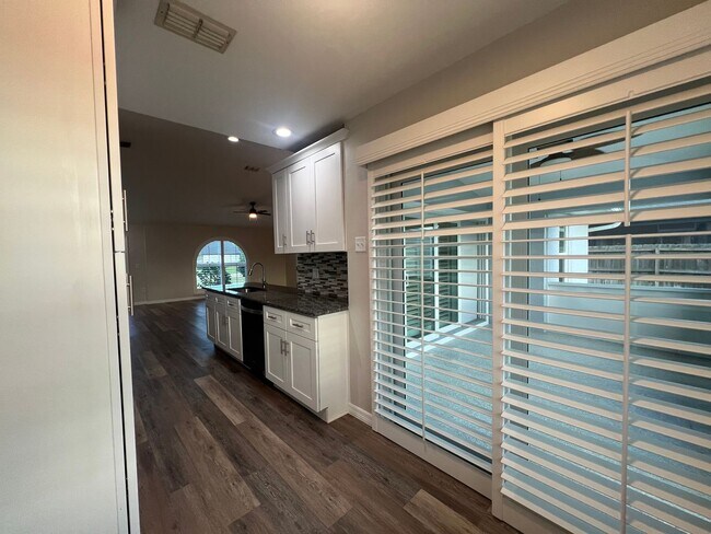 Building Photo - Fully Renovated Home in San Carlos with Wa...