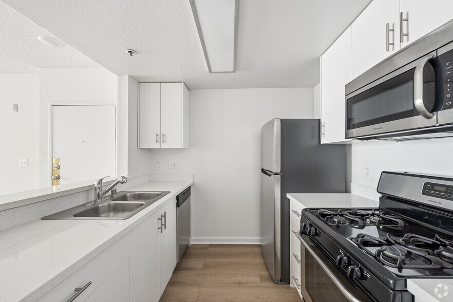 Studio - 575SF - Kitchen - The Westbury