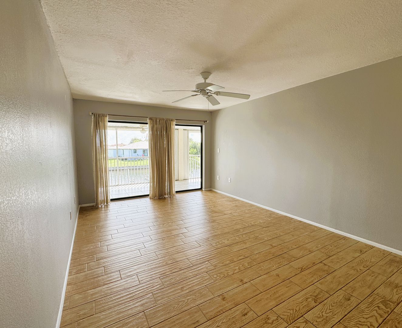 Building Photo - 1400 Mineo Dr