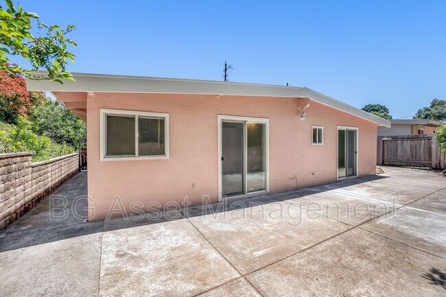 Building Photo - 1588 Ridgecrest Rd