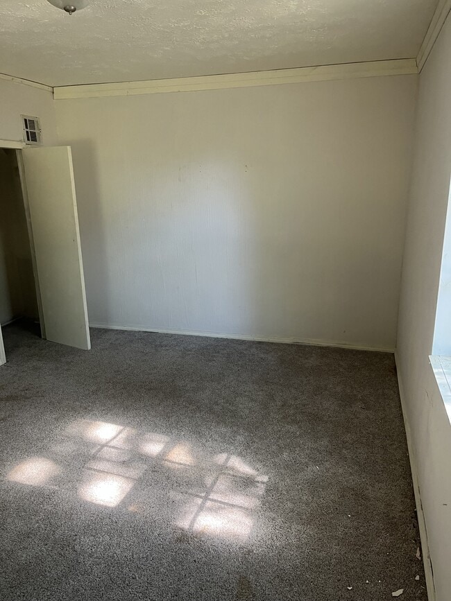 Building Photo - 319 N G St