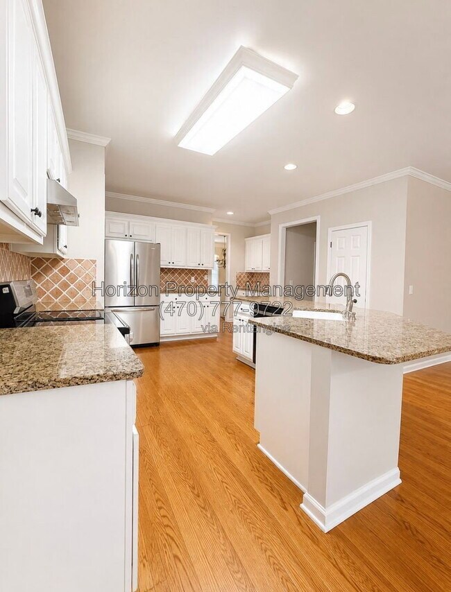 Building Photo - 3235 Bentwood Close