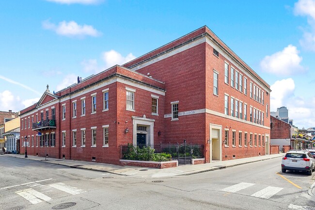 Interior Photo - The Academy Luxury Apartments and Townhomes