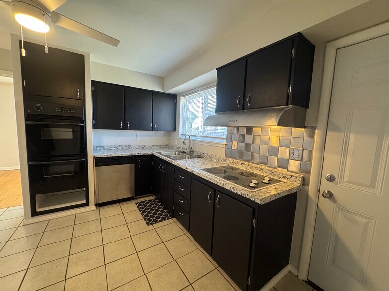 Building Photo - 6007 NW 32nd St